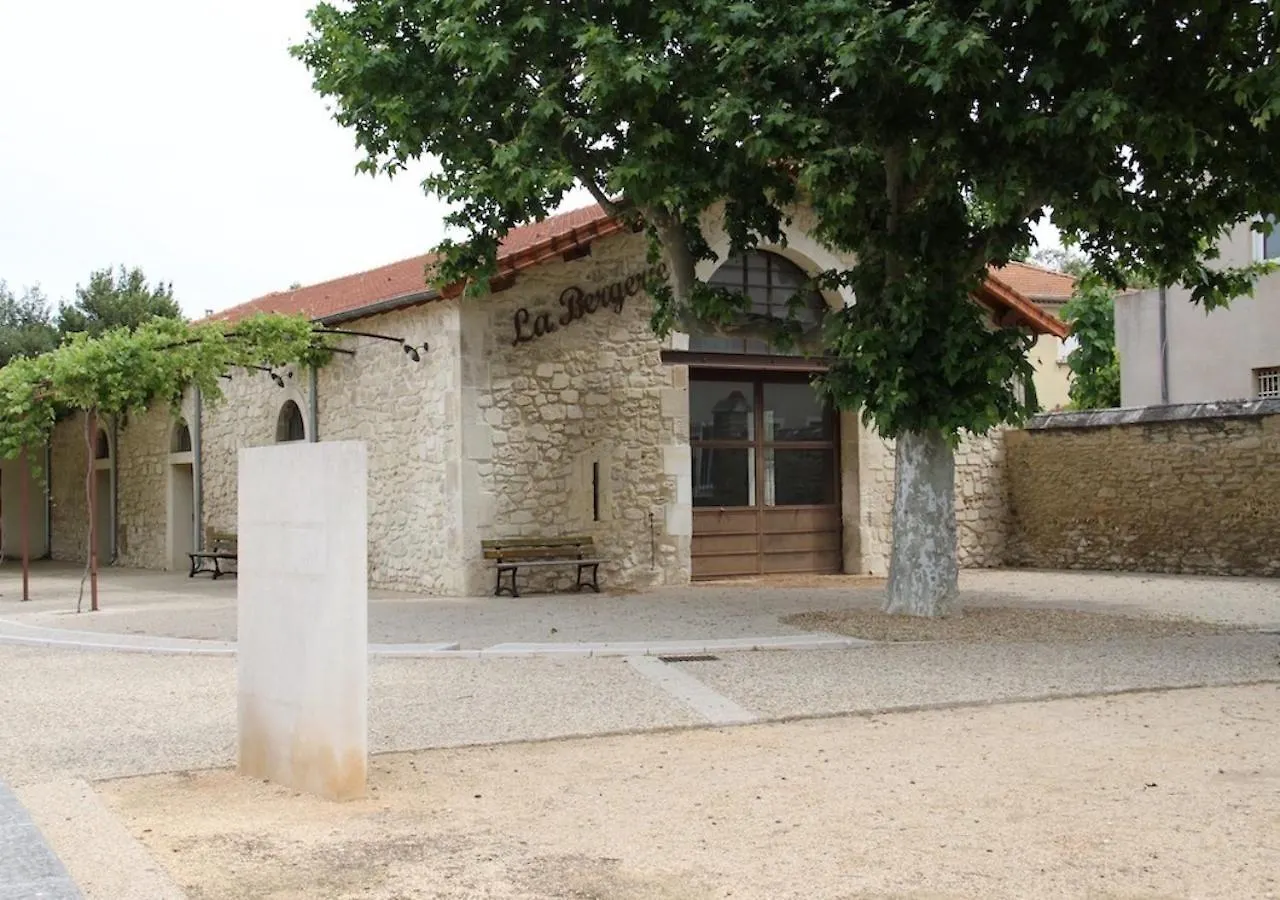 Agreable Maison De Ville Eyragues 펜션